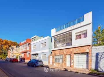 Casa · 208m² · 5 Ambientes · 1 Cochera · Venta - Casa Tres Dorm., Cochera, Patio con Pileta y Quincho - Barrio Arroyito, Rosario.