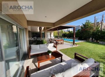 Casa · 253m² · 5 Ambientes · 3 Cocheras · Casa en Venta Nuevo Quilmes 3 Dorm.