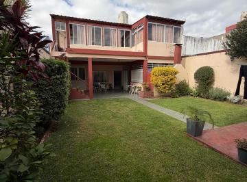 Casa · 279m² · 6 Ambientes · 5 Cocheras · Espectacular Propiedad Multifamiliar en Isidro Casanova