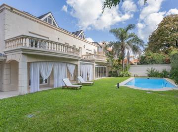 Casa · 450m² · 8 Ambientes · 4 Cocheras · Casa Amoblada en Alquiler en Martinez