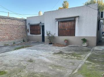 Casa · 90m² · 3 Ambientes · 2 Cocheras · Casa en Temperley Este