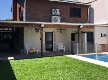 Casa · 180m² · 4 Ambientes · 1 Cochera · Casa en Venta Gonnet 3 Dorm. y Pileta