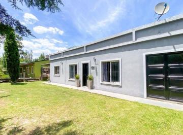 Casa · 192m² · 6 Ambientes · 2 Cocheras · Casa en Venta en Parque Las Naciones Guernica