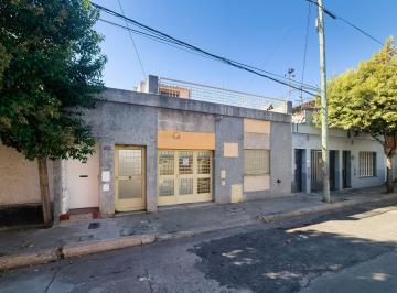 Casa · 110m² · 3 Ambientes · 1 Cochera · Casa en Venta Barrio Azcuenaga 1 Dormitorio Cochera Amplio Luminoso con Galpon Oportunidad Inversion