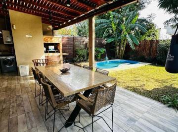 Casa · 140m² · 3 Ambientes · 10 Cocheras · Casa en Venta, Lote 12 X 52, Excelente Estado.
