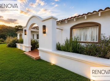 Casa · 344m² · 9 Ambientes · 1 Cochera · Hermosa Casa en Potrerillo de La Larreta de 4 Dor!