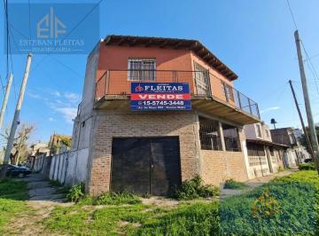 Casa · 221m² · 6 Ambientes · 1 Cochera · Venta de Casa en Block en Gregorio de Laferrere, Zona Oeste