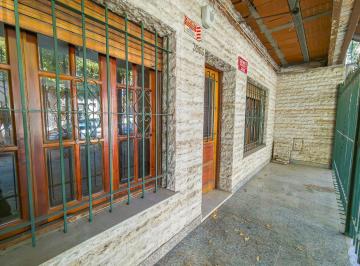 Casa · 220m² · 7 Ambientes · 1 Cochera · Oportunidad Casa Al Frente a Reciclar Echesortu