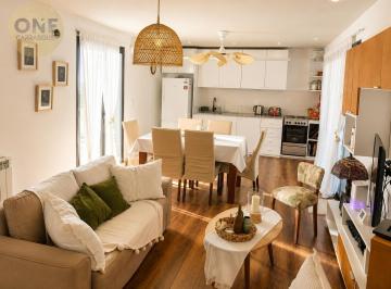 Casa · 88m² · 2 Ambientes · 1 Cochera · Dúplex 2 Dorm. en Venta - City Bell, 453 y 23