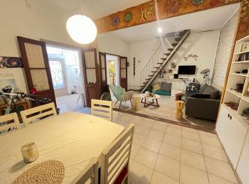 PH · 75m² · 4 Ambientes · Venta Casa de Pasillo 2 Plantas con 2 Dorm. y Balcón en Barrio España y Hospitales