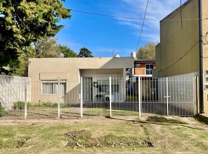 Casa · 80m² · 4 Ambientes · 5 Cocheras