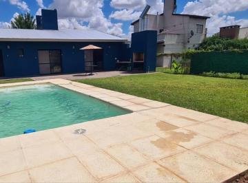 Casa · 90m² · 4 Ambientes · 1 Cochera · Espectacular Casa de Dos Dorm. con Pileta en Barrio Las Tardes - Roldán