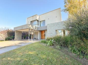 Casa · 248m² · 5 Ambientes · 2 Cocheras · Casa 3 Dorm - San Sebastian