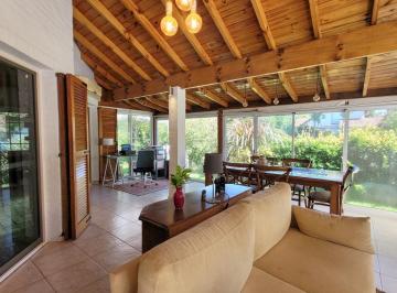 Casa · 540m² · 5 Ambientes · 3 Cocheras · Casa en Una Planta en Campo Chico