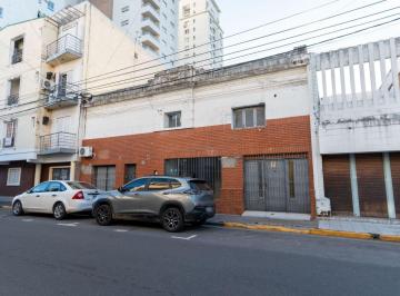 Casa · 200m² · 5 Ambientes · 2 Cocheras · Casa en Vta 3 Dorm, Local y Cochera E/boulevares