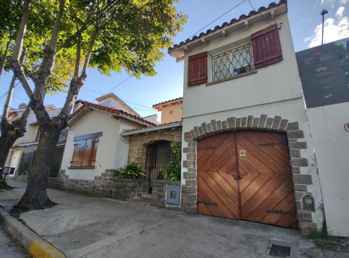 Casa · 184m² · 5 Ambientes · 2 Cocheras