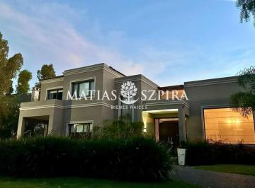 Casa · 333m² · 6 Ambientes · 2 Cocheras · Casa en Venta en Campos de Alvarez