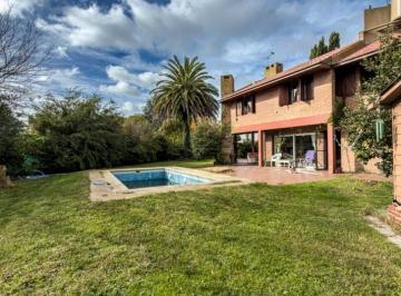 Casa · 258m² · 3 Dormitorios · 1 Cochera · Chalet La Florida