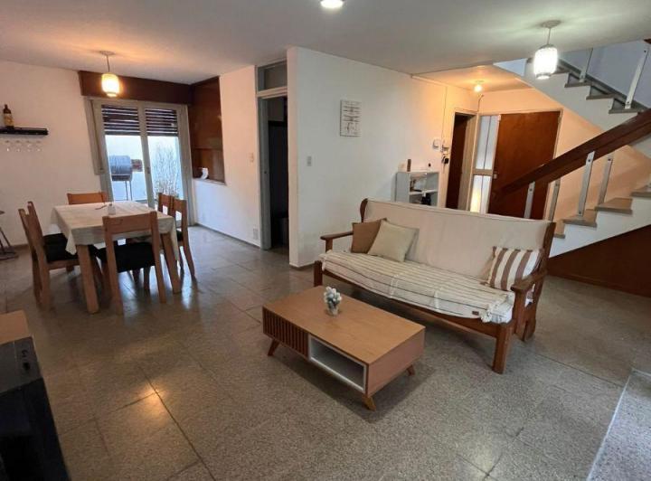 Casa · 122m² · 5 Ambientes · 1 Cochera