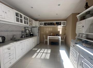 Casa · 287m² · 5 Ambientes · 2 Cocheras · Casa en Moreno