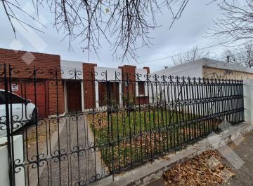 Casa · 150m² · 5 Ambientes · 2 Cocheras · Casa en Santa Genoveva