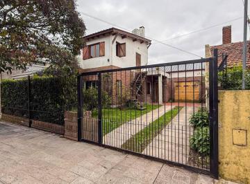 Casa · 225m² · 3 Ambientes · 1 Cochera · Venta Casa Premium en Caisamar + Depto 2 Amb