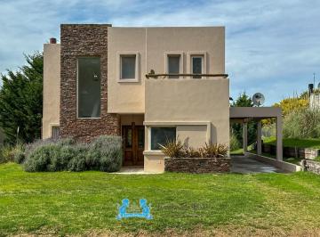 Casa de 5 ambientes, Costa Esmeralda · Casa con 183 m² y 4 dorm.(2 en Suite) en Venta Costa Esmeralda Pileta
