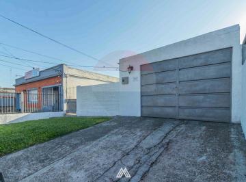 Casa · 203m² · 4 Ambientes · 1 Cochera · Venta Casa 3 Dorm. Las Acacias Apto Al Fondo