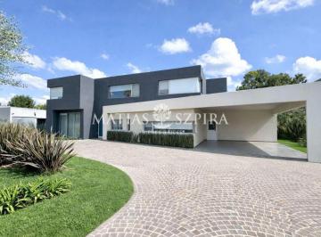 Casa · 318m² · 7 Ambientes · 2 Cocheras · Casa 7 Ambientes 5 Dorm.. | Av Gaona, Colectora Sur Acceso Oeste