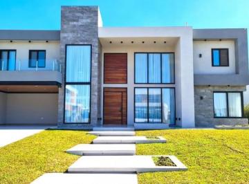 Casa · 330ha · 6 Ambientes · 4 Cocheras · En Alquiler o Venta. Fantástica Propiedad, Amoblada. Fdo. Laguna. Terralagos.