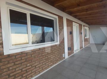 Departamento · 50m² · 1 Ambiente · 1 Cochera · Alquiler Casa Monoambiente con Patio y Cochera