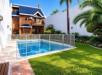 Casa · 397m² · 7 Ambientes · 1 Cochera · Casa de 7 Amb con Parque y Pileta en Villa del Parque