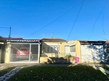 Casa de 3 ambientes, Almirante Brown · Casa 3 Amb con Pileta y Fondo Verde