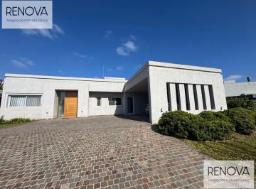 Casa · 290m² · 10 Ambientes · 2 Cocheras · Hermosa Casa en Cañuelas Golf!