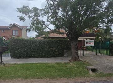 Casa · 400m² · 4 Ambientes · 1 Cochera · Chalet Sobre Dos Lotes
