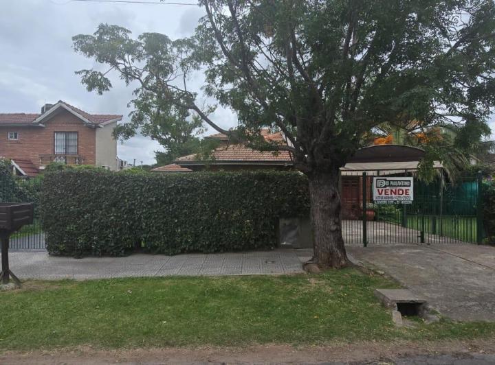 Casa · 400m² · 4 Ambientes · 1 Cochera