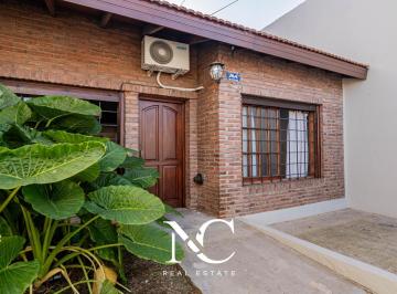 Casa · 187m² · 6 Ambientes · 1 Cochera · Casa en Venta 6 Ambientes Los Hornos