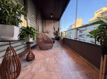 Departamento · 174m² · 4 Ambientes · 2 Cocheras · Excelente Piso de 4 Amb. con Dependencia y Dos Cocheras.