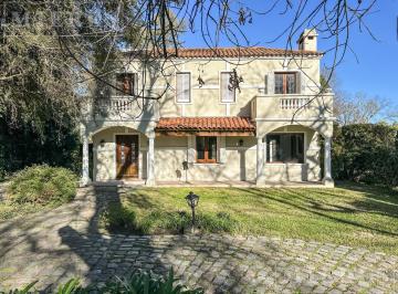 Casa · 270m² · 6 Ambientes · 2 Cocheras · Muy Buena Casa en Venta Desarrollada en Dos Plantas en Highland Park Cc.