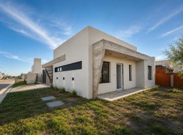 Casa · 96m² · 5 Ambientes · 2 Cocheras · Casa - Docta