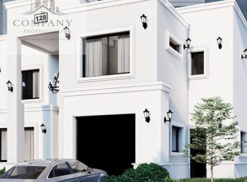 Casa · 270m² · 5 Ambientes · Casa Exquisita y Funcional en Rumencó Joven