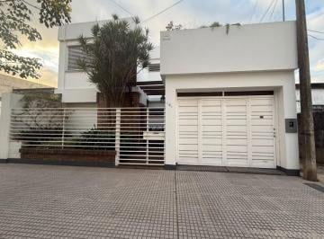Casa · 267m² · 3 Dormitorios · 1 Cochera · Casa en Barrio Villa Rosas