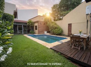 Casa · 233m² · 5 Ambientes · 2 Cocheras · Venta | Casa | 5 Ambientes | Ramos Mejia | Pileta | Jardin | Quincho | Cochera