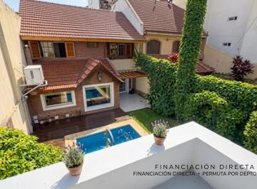 Casa · 233m² · 5 Ambientes · 2 Cocheras · Venta | Casa | 5 Ambientes | Ramos Mejia | Apto Credito | Pileta | Jardin | Quincho | Cochera |