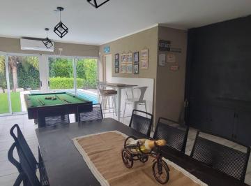 Casa · 187m² · 3 Ambientes · 2 Cocheras · Casa en Venta 3 Ambientes, Quincho con Parrilla, pileta y Sótano