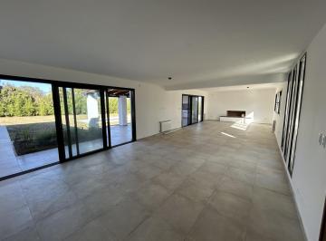 Casa · 300m² · 6 Ambientes · 6 Cocheras · Casa en Venta Country Causana 3 Dorm., Gran Galería y Patio con Pileta