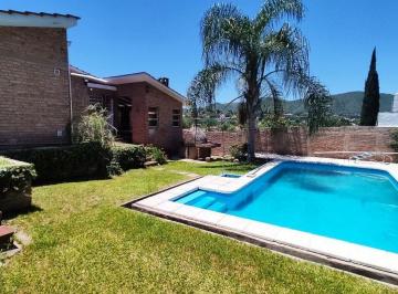 Casa · 121m² · 8 Ambientes · 1 Cochera · Venta Casa 3 Dorm Piscina Escritura Carlos Paz