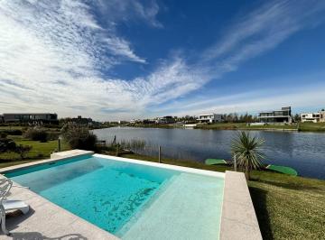 Casa · 160m² · 4 Ambientes · 4 Cocheras · Casa en Alq Anual Al Agua con Pileta Barrio El Naudir