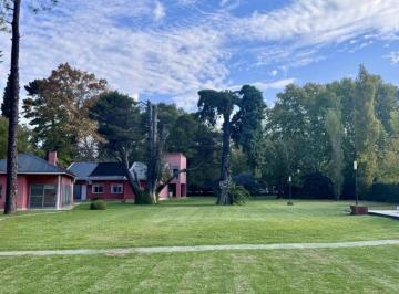 Casa · 320m² · 6 Ambientes · 2 Cocheras · Casa en Venta en El Trebol - Ezeiza