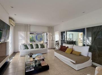 Casa · 236m² · 6 Ambientes · 4 Cocheras · Casa en Venta en Los Tacos, Escobar con Pileta